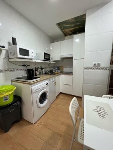 Airbhouse Private Rooms & Apartments