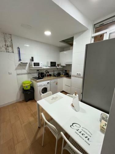 Airbhouse Private Rooms & Apartments