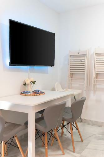 Downtown Apartment (3 Bedrooms, 2 Bathrooms, Wifi)