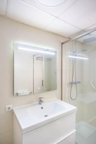 Habitacion Privada En Apartamento Compartido - Sapphire Luxury Suites