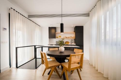 Apartamento Stylish Designer Duplex-3beds 2baths-puerta Carmona Centro