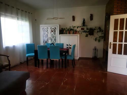 Chalet Con Jard�n, Piscina Privada Y Parking