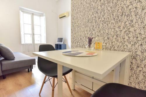 New! Bohemian Center Apartment