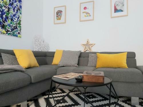 Luminoso Apartamento En El Centro, Con Mucho Arte