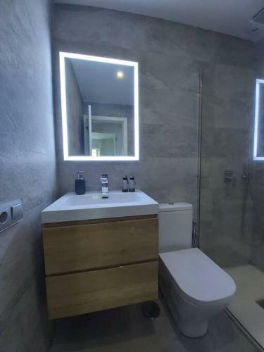 Luminoso Apartamento En El Centro, Con Mucho Arte