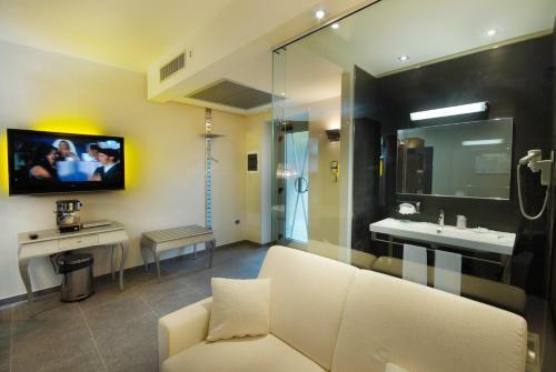 Hostal La Dependance Hotel La Trattoria