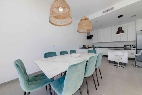Magn�fica Villa Con Piscina Climatizada