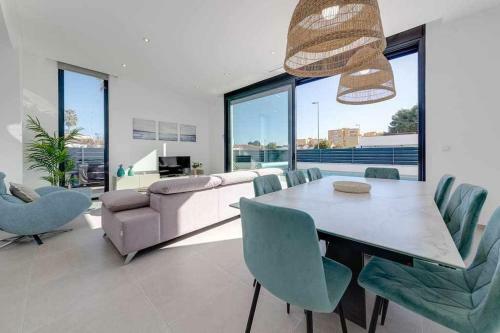 Magn�fica Villa Con Piscina Climatizada