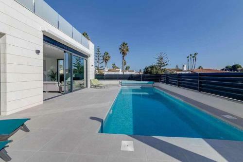 Magn�fica Villa Con Piscina Climatizada