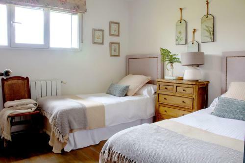 Casa De Cuento En La Playa De Oyambre, Al Lado De Comillas