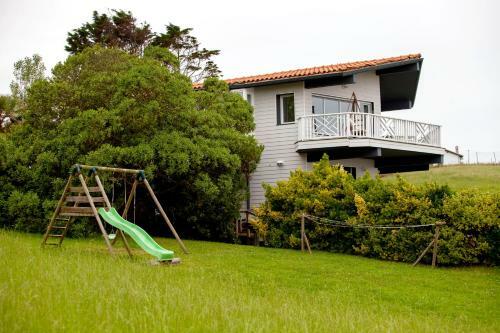 Casa De Cuento En La Playa De Oyambre, Al Lado De Comillas