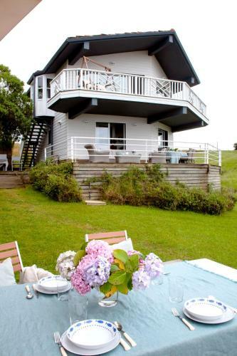 Casa De Cuento En La Playa De Oyambre, Al Lado De Comillas