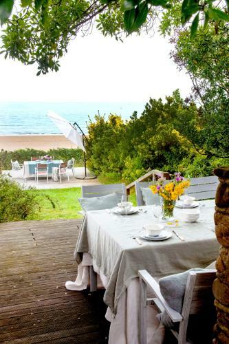 Casa De Cuento En La Playa De Oyambre, Al Lado De Comillas
