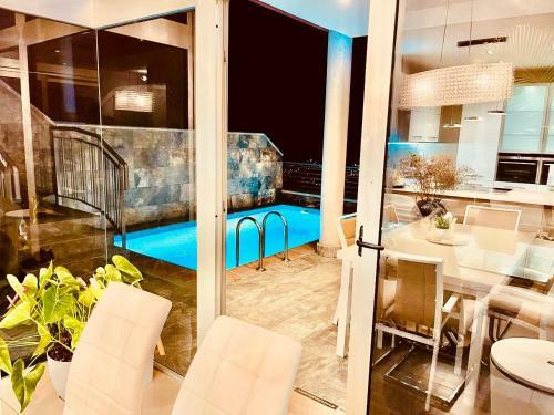 Villa Golden Horizon Con Piscina Privada Climatizada