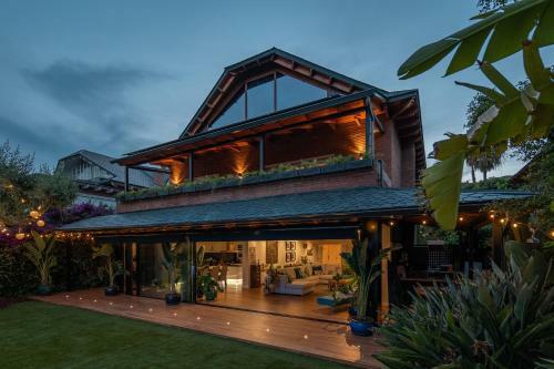 Villa Barcelona�s Tropical Oasis