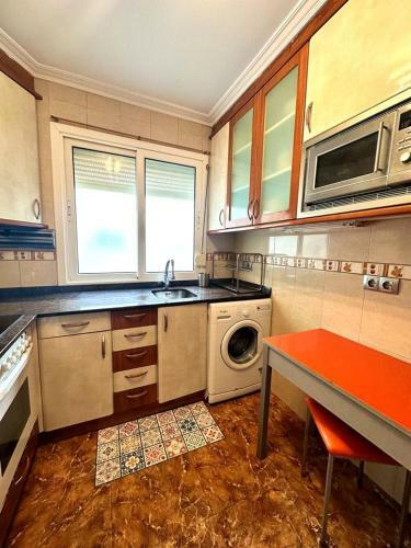 Apartamento Piso Soleado, Pr�ximo Al Centro, 8 Plazas Y F�cil Aparcamiento