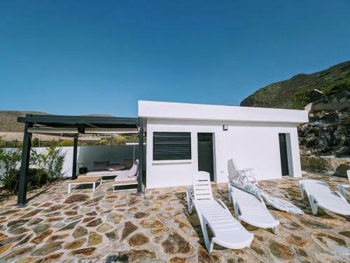 Cliff Haven Sea View Apartment - Adults Only