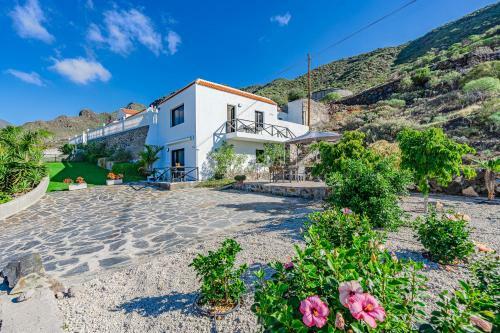 Cliff Haven Sea View Apartment - Adults Only