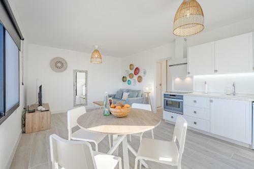 Cliff Haven Sea View Apartment - Adults Only