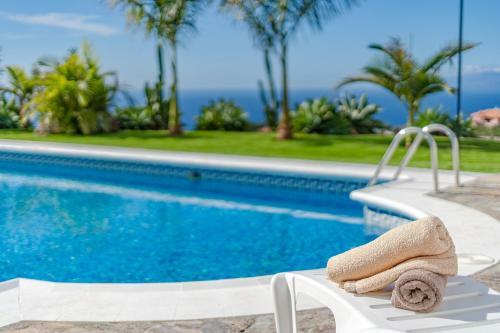 Cliff Haven Sea View Apartment - Adults Only