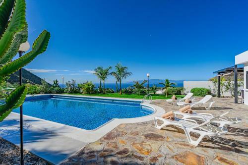 Cliff Haven Sea View Apartment - Adults Only