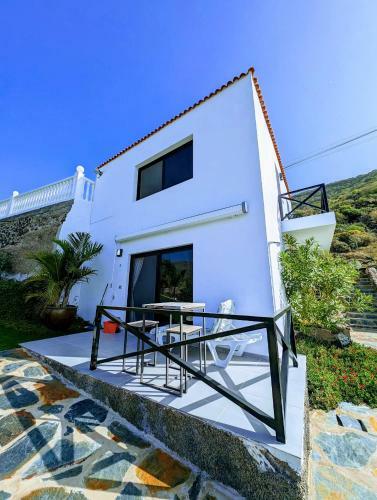 Sea La Vie Apartment - Adults Only