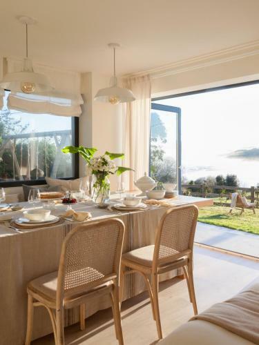 Espectacular Villa Con Acceso Privado A La Playa De Oyambre