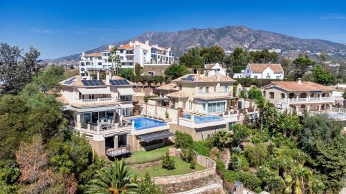 Villa Breathtaking Mansion With Pool - Ref 85