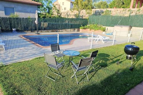 Casa Con Jard�n Y Piscina Privada.