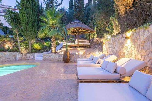 Brand New Villa With Pool For 8 People