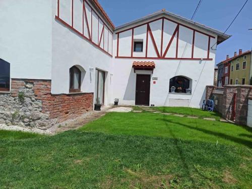Amplia Casa Con Jardin A Un Paso Del Centro De Santander