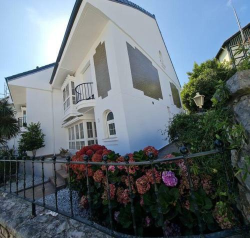 Rosa De Ciudad. Chalet C�ntrico Con Mucha Intimidad