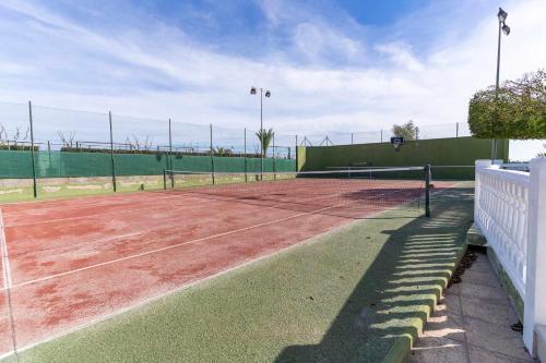 Rentafive Nuevo AA Barbacoa Tenis