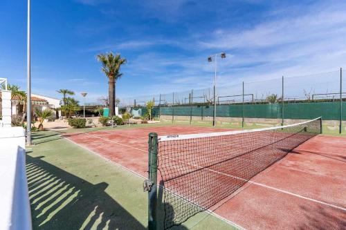 Rentafive Nuevo AA Barbacoa Tenis