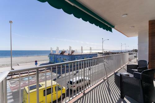 Apartamento Rentafive Primera L�nea Terraza Reformado