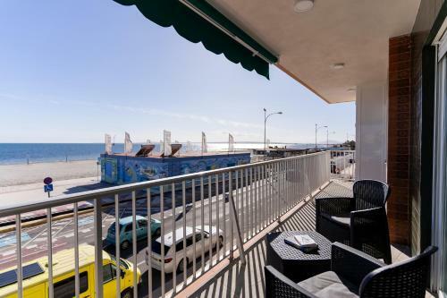 Apartamento Rentafive Primera L�nea Terraza Reformado