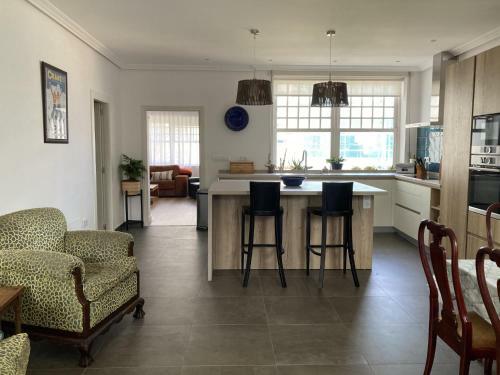 Gran Casa Familiar Al Lado De La Playa