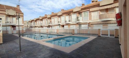 Adosado Con Piscina Al Lado De La Playa