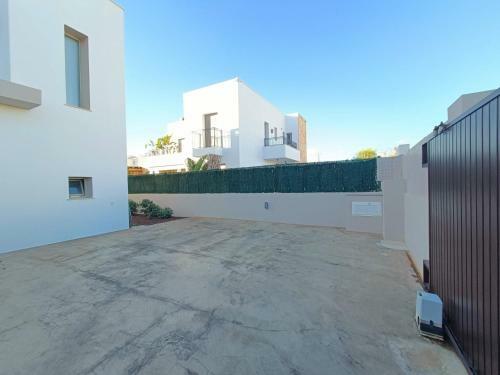 Moderna Casa Con Piscina Privada
