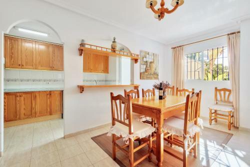 Casa En Playa Con Piscina Novamar