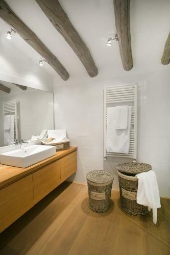 Villa Masia Roca Rodona