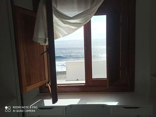Junto Al Mar
