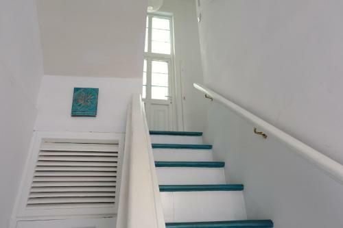 Rooftop Dreamhouse - 3br With Seaviews