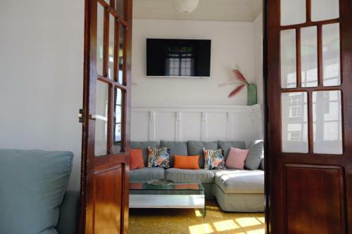 Rooftop Dreamhouse - 3br With Seaviews