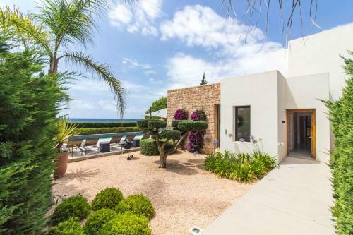 Villa Algarrobos