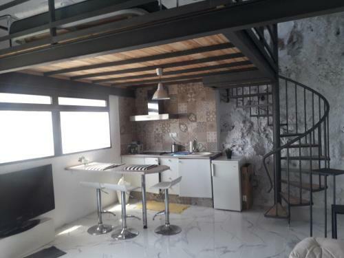Cueva Rural " Old London " With Jacuzzi And Swimming Pool