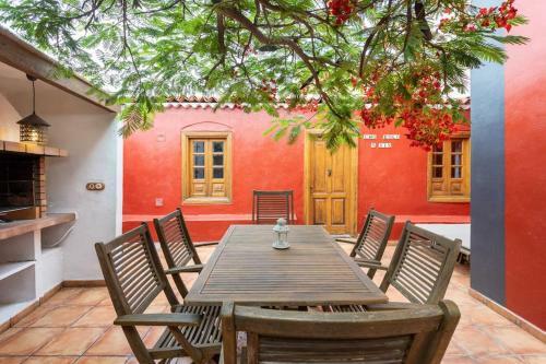 Rural House With Traditional Architecture S. XIX