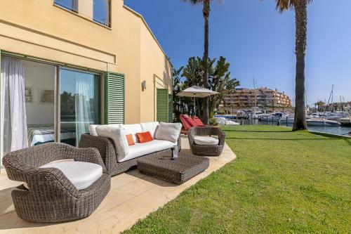 Waterside Apartment In Sotogrande Marina With Private Pool