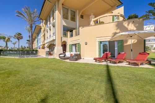 Waterside Apartment In Sotogrande Marina With Private Pool