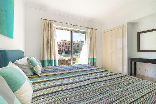 Waterside Apartment In Sotogrande Marina With Private Pool